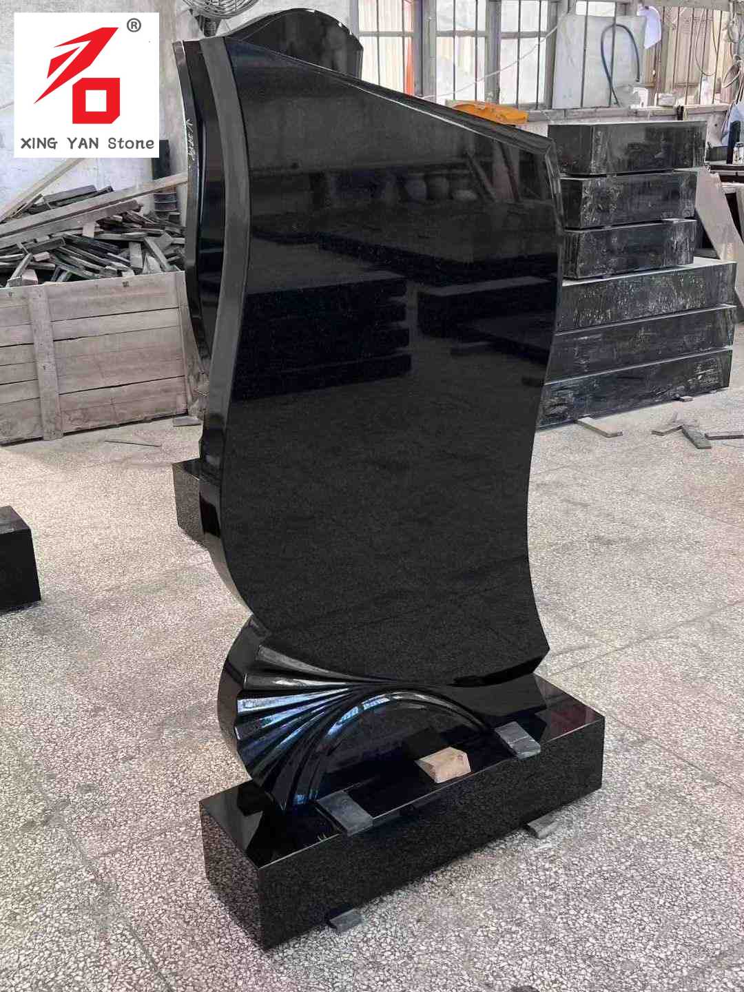 Siyah Şekilli Sanatsal Mezar Taşı