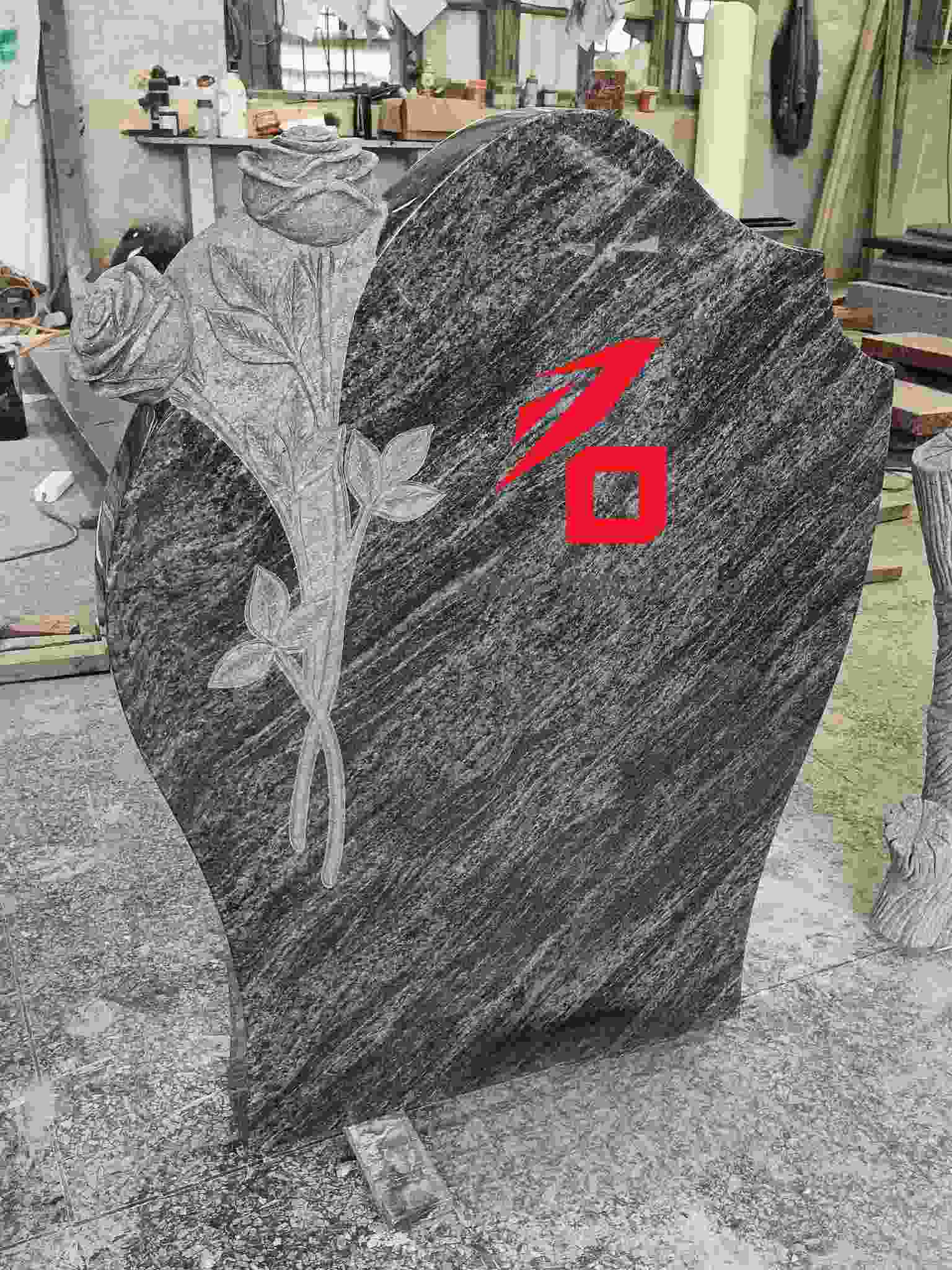 Kalp Şeklinde Gül Anıt Mezar Taşı