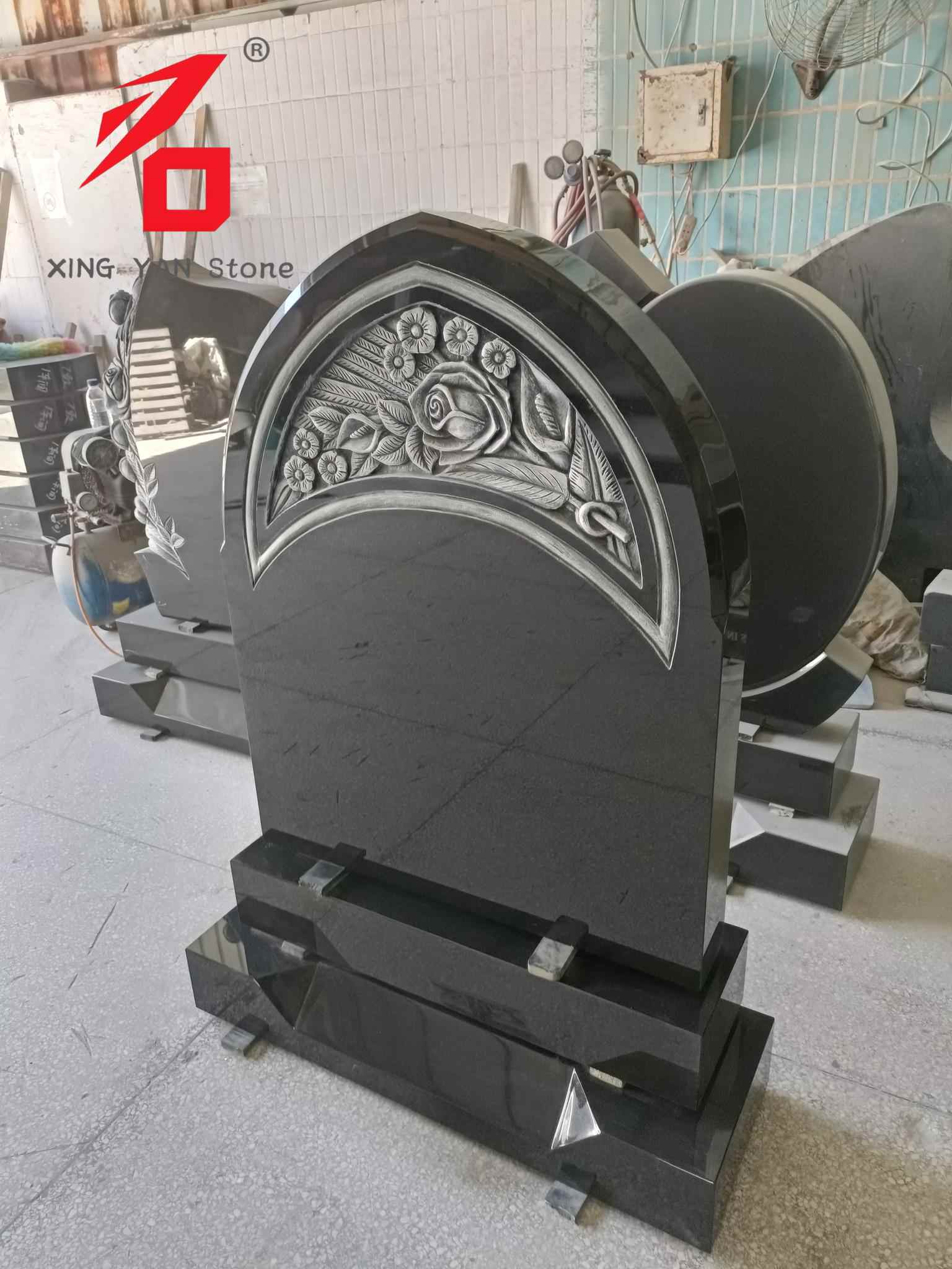 Gül Oymalı Mezar Taşı, Siyah Granit Kemerli Mezar Taşı